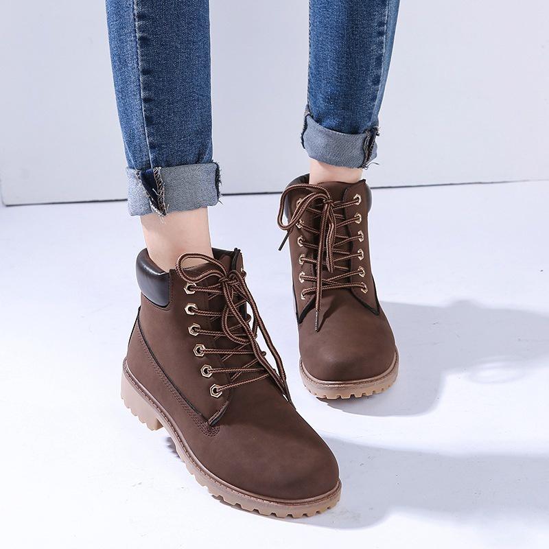 Elegant Women's Work Boots With Timeless Appeal And Outdoor Versatility