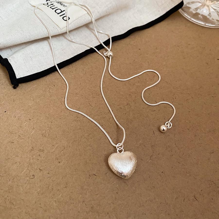 Retro Irregular Bow & Heart Tassel Necklace - Cool Versatile Clavicle Chain for Autumn & Winter