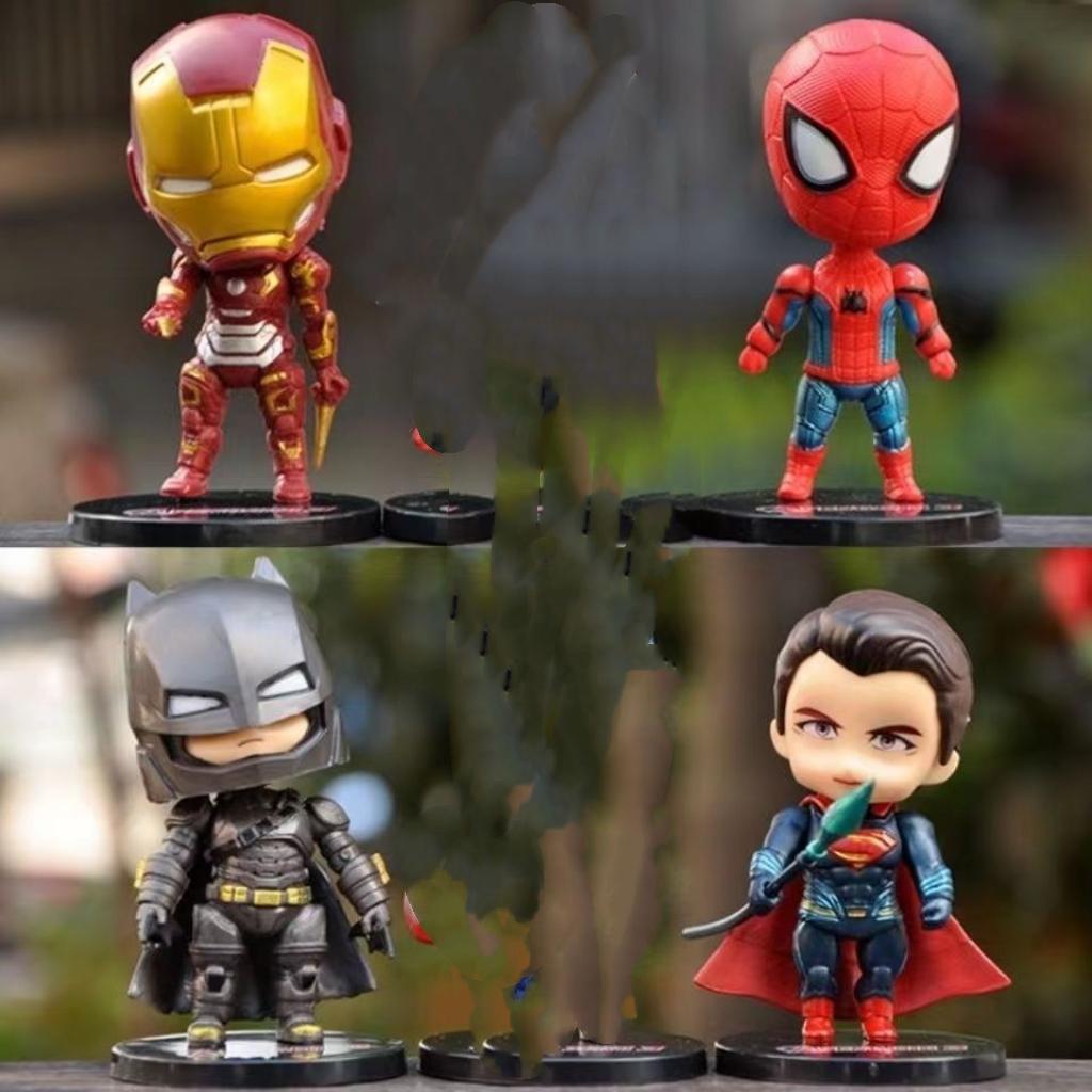 Scatola a Sorpresa Action Figures Marvel Avengers, Batman Iron Man Spider-Man Captain America Giocattoli, Ornamenti Modello da Collezione per Bambini e Fan
