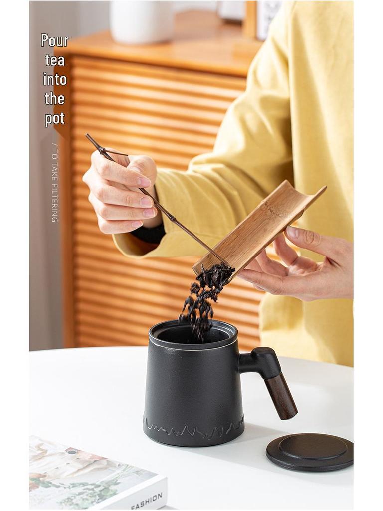 Hand-Painted Ceramic Office Mug: Distant Mountains Design, Teacup with Separate Brewing Chamber, Ideal for Water or Tea - Perfect Business Souvenir.