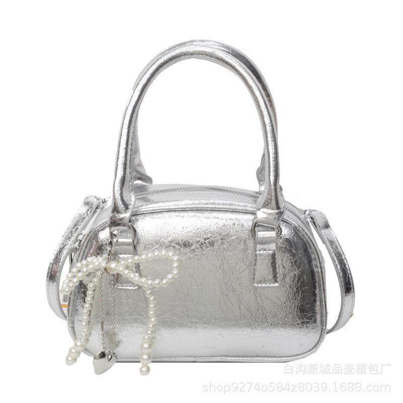 French niche design portable small bag women's bag 2025 new trendy fashion shoulder bag foreign style messenger small square bag