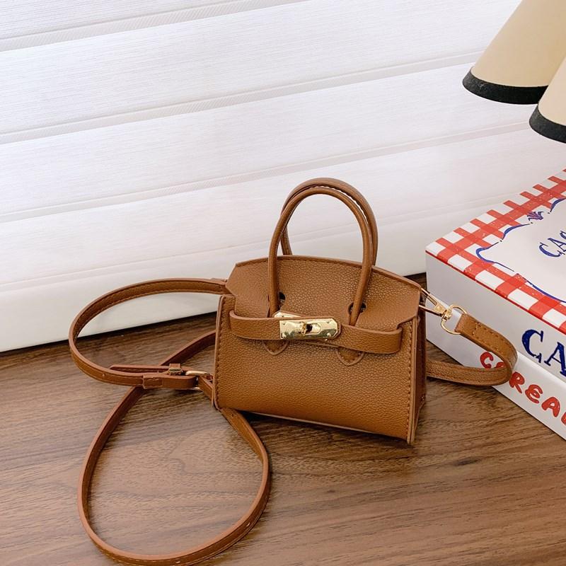 

Детская сумка 2025 лето девочки модная универсальная контрастного цвета мини портативная на плечо сумка для смены одежды детская сумка-мессенджер