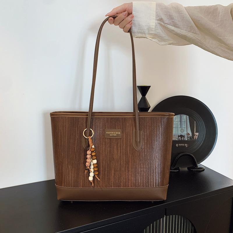 Women's Bag Casual Niche Shoulder Bag Textured Commuter Large-capacity Bag New Popular