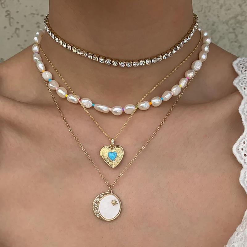 Stilvolle Liebesherz-Anhänger-Halskette Blickfang Buchumschlag Halskette Modischer Anhänger Hals Schmuck für Frauen