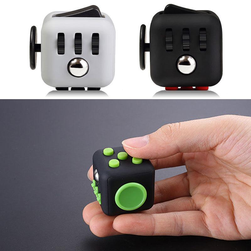 Fidget Cube Stress Angst Druckentlastendes Spielzeug Ideal für Erwachsene und Kinder [Geschenkidee] [Entspannendes Spielzeug] [Stressabbau] [Weiches Material]