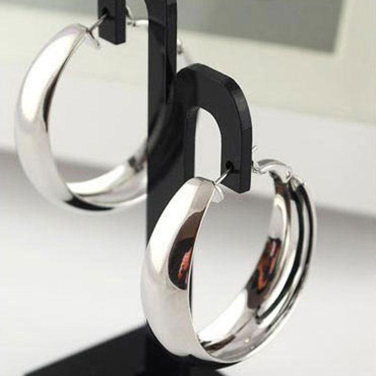 Elegant Gold Glossy C-shaped Geometric Stud Earrings