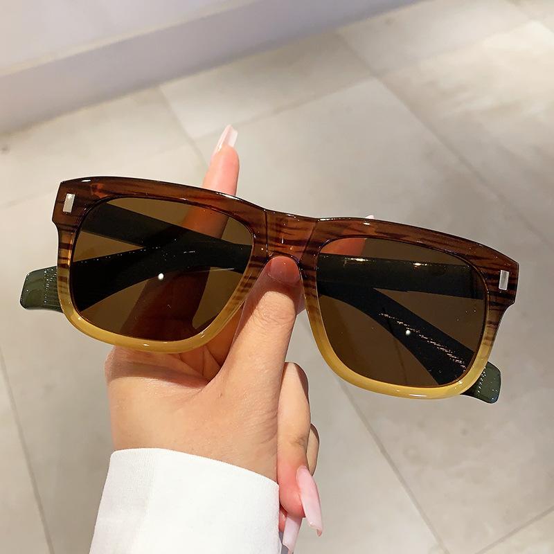 Classic Rivet Square Sunglasses For Men Women Vintage Trendy Luxury Designer Punk Big Frame Shades Fashion Sun Glasses