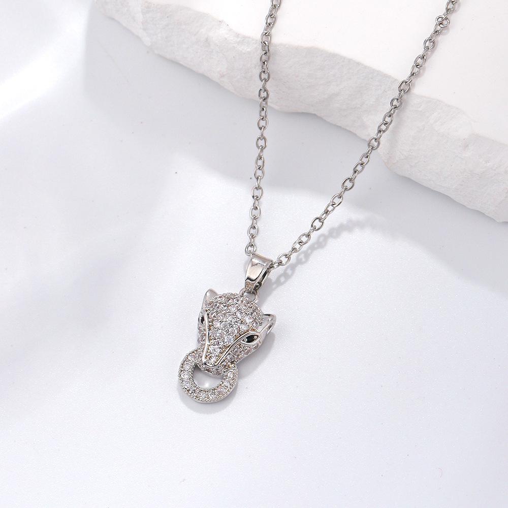 

Leopard Head Titanium Steel Clavicle Necklace - Light Luxury, Fade-Resistant, Versatile Pendant for Women