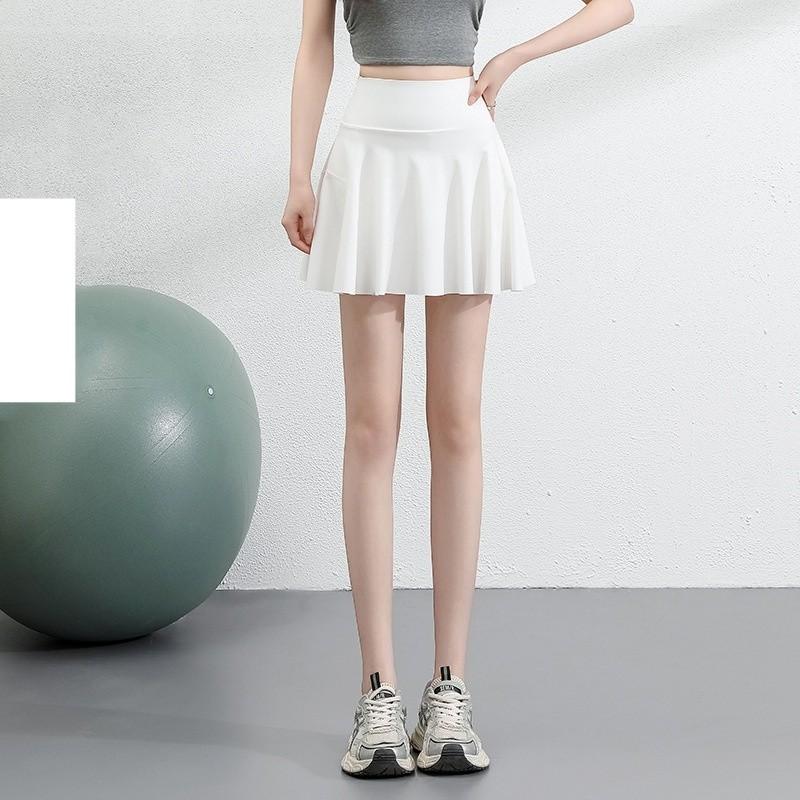 

Qooth A-line Sports Mini Skirt with Pockets Skirt Summer Tennis Yoga Athletic Shirt Outfit Elastic Shirt QT2620 S білий