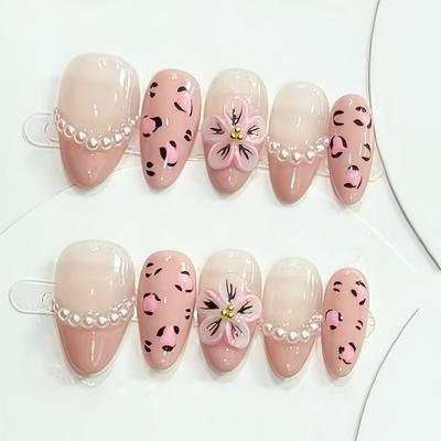 24 Pièces Faux Ongles Français Imprimé Léopard Rose avec Fleur 3D Perle Press-on Ongles Couverture Complète Doux Ins Amande Faux Ongles Portables