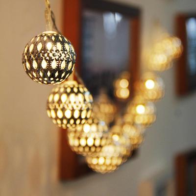 10-LED Zasilana Bateryjnie Świąteczna Weselna Srebrna Metalowa Kula Girlanda Świetlna Lampki Bajkowe - Ciepła Biel