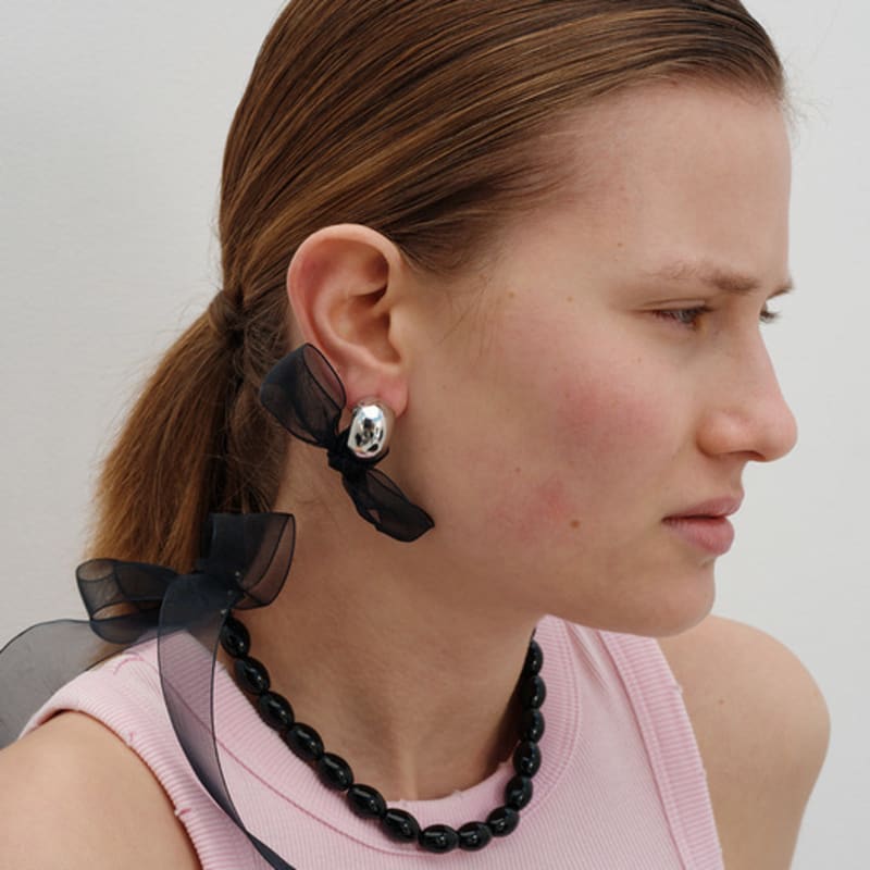 MONDAY EDITION Onyx With Ribbon Necklace