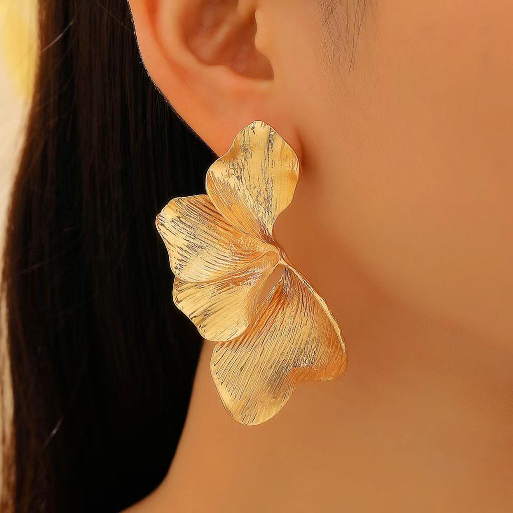 European and American Cold Wind Alloy Design Earrings Women's Retro Leaf Earrings Cross-border Jewelry Fashion Earrings Women