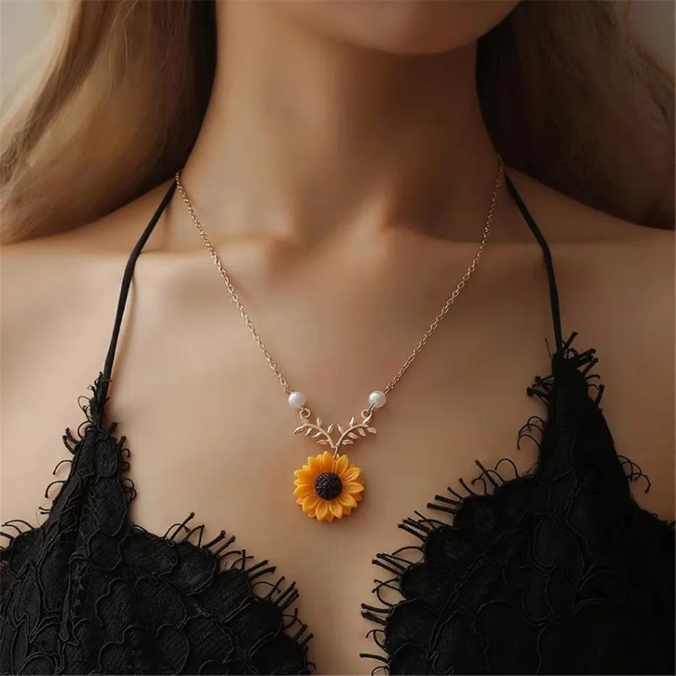 1 Pcs Pearl New Creative Sunflower Pendant Necklaces Vintage Fashion Daily Jewelry Temperament Cute Sweater Necklaces for Women