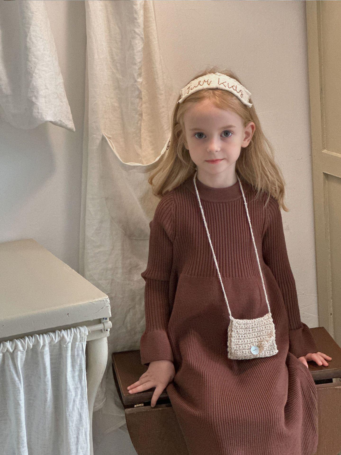 

Однотонное трикотажное платье-свитер принцессы средней длины для девочек – Коллекция весна/осень 2025 г. 140 cm