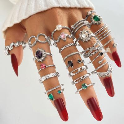 26 Parça Moda Kadın Zarif Aksesuarları Lüks Elmas Zümrüt Seti Kızlar Tatil Giyim Aksesuarları Açık Çok Katmanlı Yüzük Seti Set Combo