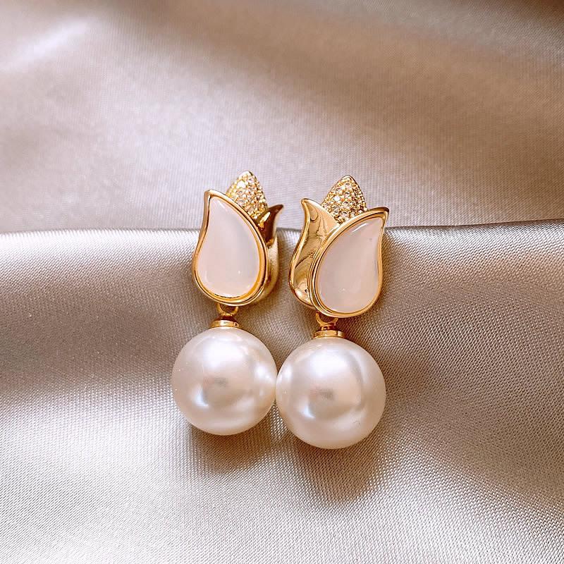 Tulip Flower Pearl Stud Earrings French Sweet Simple Elegant Earrings Fashion Light Luxury High Sense Earrings