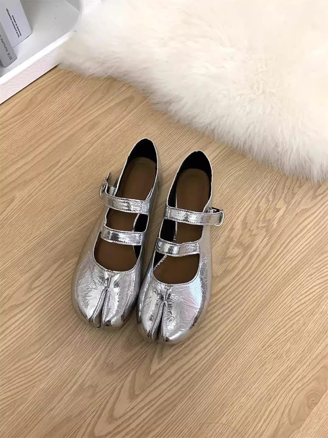 

С юбкой туфли на мягкой подошве женские 2025 весна и лето новые туфли с раздвоенным носком в форме подковы корейская версия удобные на мягкой подошве с ремешком и пряжкой 40