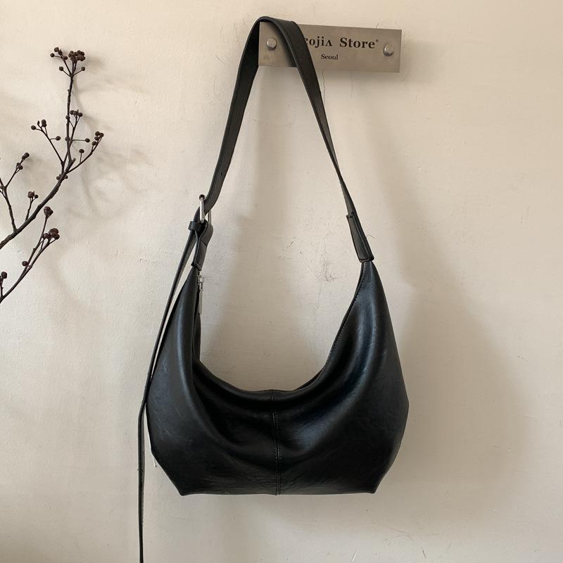 Retro Dumpling Bag Winter New Fashion High Value Messenger Bag Casual Niche Commuter Armpit Bag