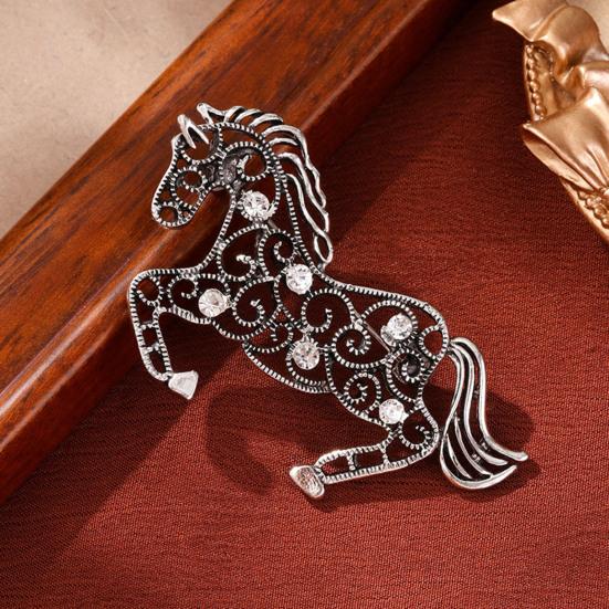 1/2 Pcs Broche Animal Année du Cheval Design Creux Strass Étincelants Épingle à Vêtements Accessoires Vêtements