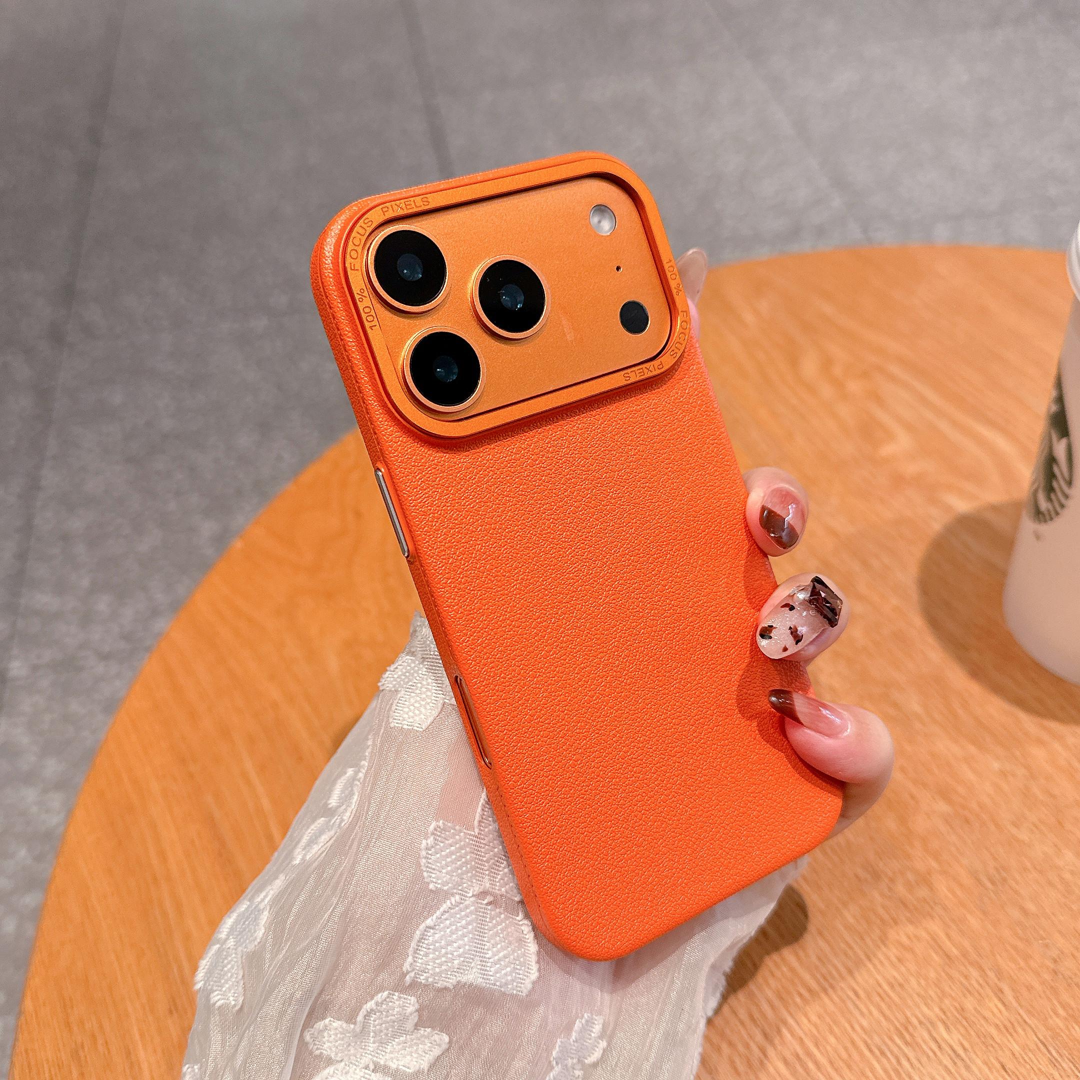 

Роскошный чехол для телефона с матовой текстурой искусственной кожи для iPhone 17 Air 16 15 14 Plus 13 12 Pro Max. Защита объектива от ударов. iPhone 12 оранжевый