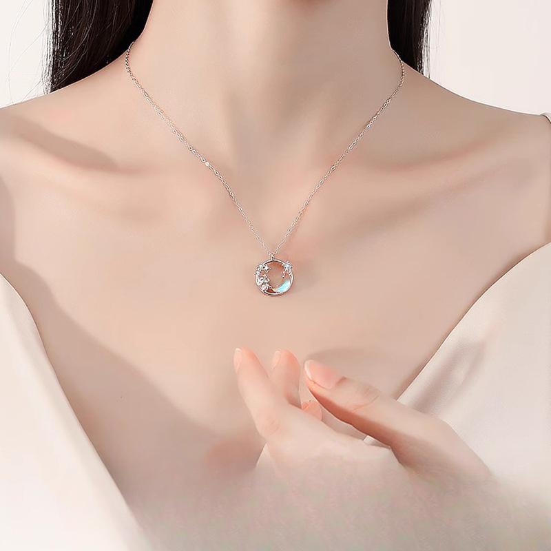 Xingyue Menglong Necklace Women's Light Luxury Niche Life Dragon Xingyue Pendant Stainless Steel Clavicle Chain