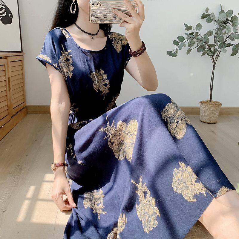 Свободное и обтягивающее хлопково-шелковое платье с короткими рукавами для летней — фото 36