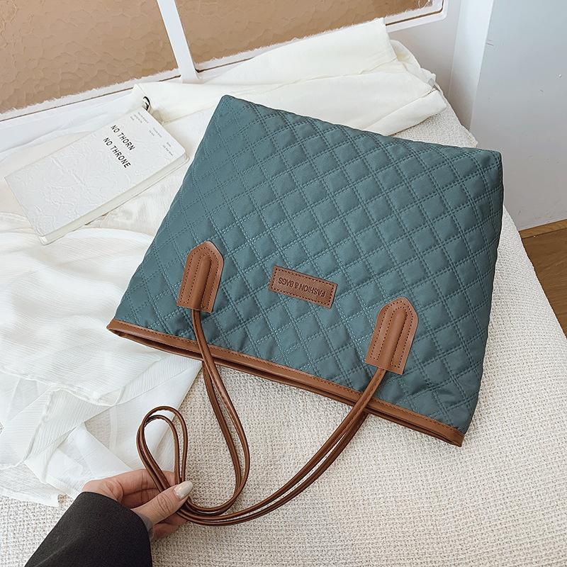 Fashion Rhombus Large Capacity Bag Women's 2025 New Casual Foreign Versatile Shoulder Bag Student Class Tote Bag