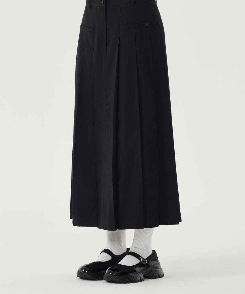 Covernat Woman Pleated Long Skirt Black