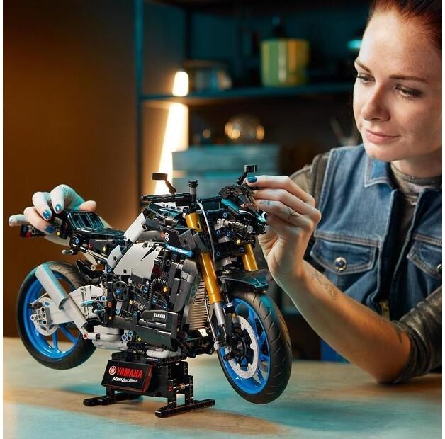 LEGO Technic 42159 Yamaha MT-10 SP