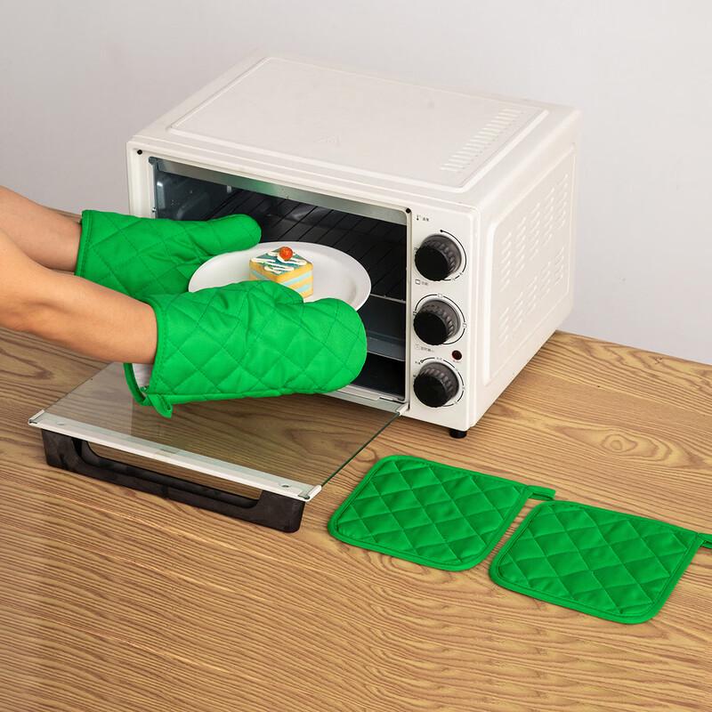 MDNG Heat Resistant Oven Mitts and Pot Holders Set