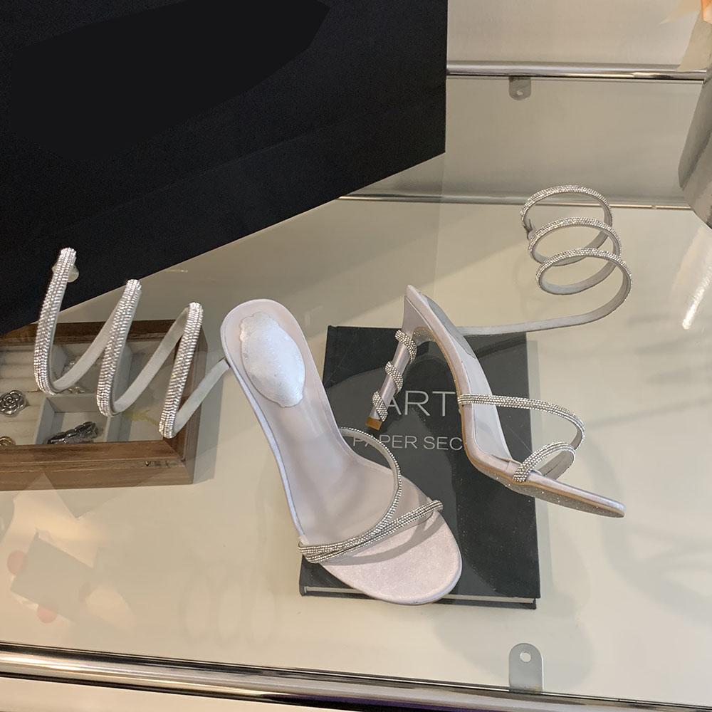 мода Модные женские босоножки с узким ремешком Летние туфли на тонком высоком каблуке — фото 9