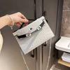 Neue Handtasche aus echtem Leder für Damen mit Kettenschloss, Schulter-Umhängetasche