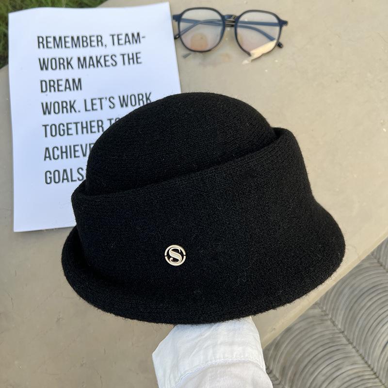 New Autumn and Winter Knitted Gift Hat for Women Versatile  Fashionable  Warm  Temperament  Retro Basin Hat Trend