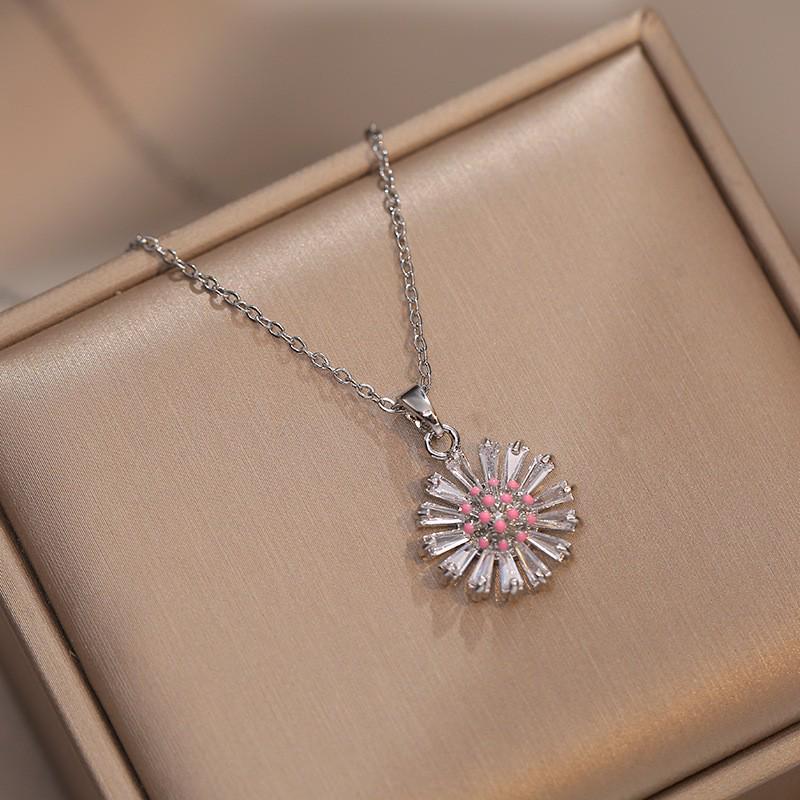 Women's Fashion Heart Pendant Necklace - Elegant, Simple Design, Versatile Clavicle Chain Jewelry