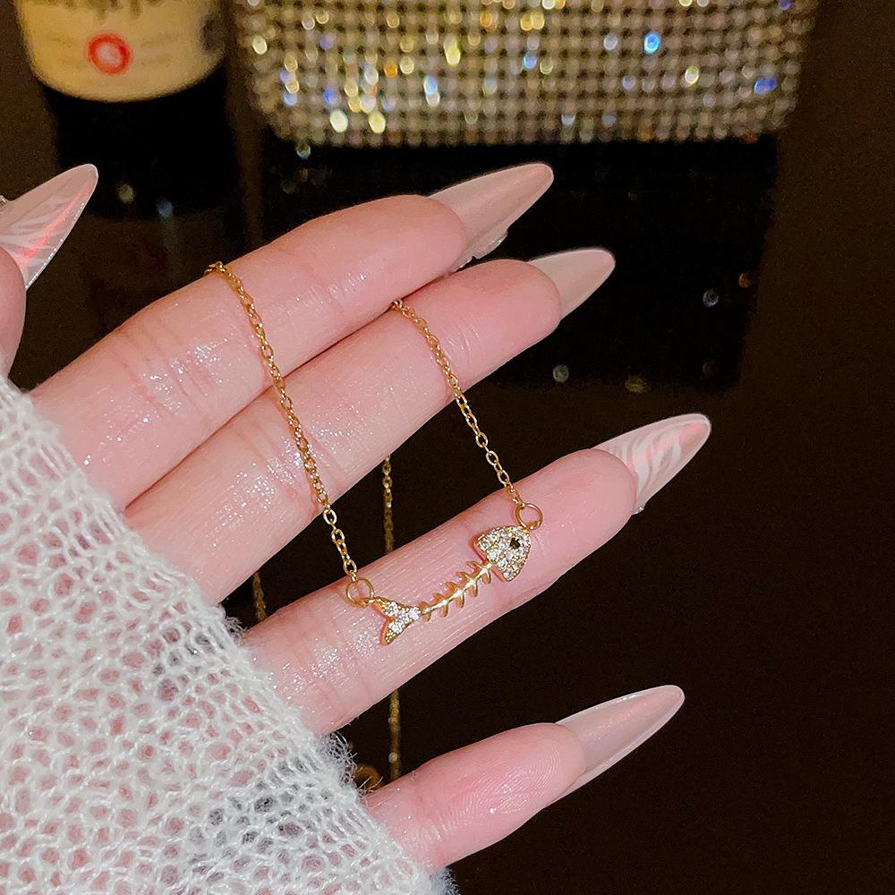 Fashion Light Luxury Titanium Steel Necklace Women'S High-End Pendant Sweet Temperament Collarbone Chain Does Not Fade Accessories