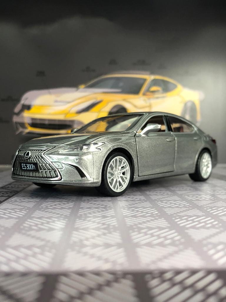 CCA 1:35 Lexus ES300h Model Car, Zinc Alloy Metal Decoration, Collectible Gift Car