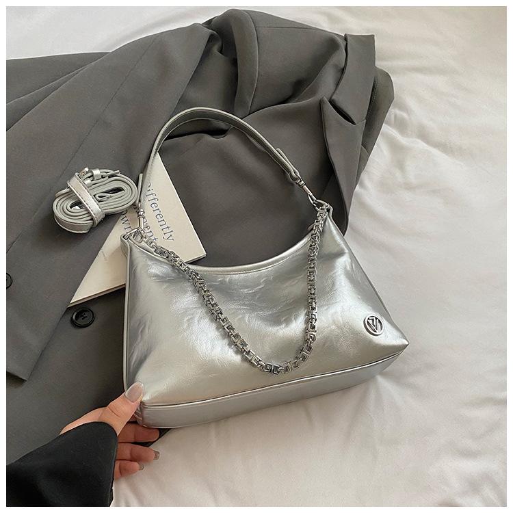 

Fashion trend casual bag women s 2025 summer new commuter niche women s shoulder messenger bag small square bag серебряный