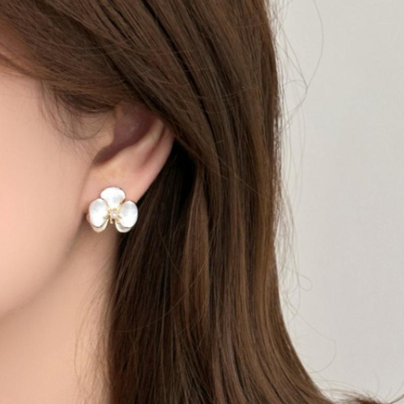 Niche Flower Design Earrings Women's Vintage Minimalist Senior Sense Unique Elegant Everyday Ear Jewelry