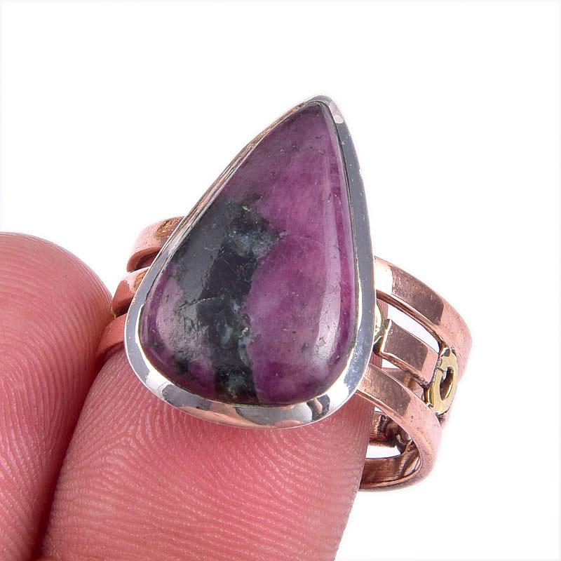 

Кольцо из двухцветного серебра 925 пробы с рубином в цоизите, изготовленное вручную в лаборатории S.10 e8c00