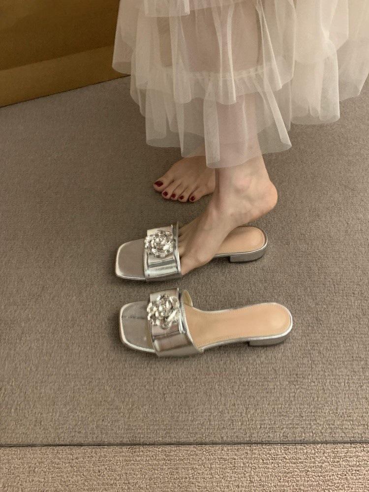 

French temperament low-heeled sandals rhinestone slippers women s summer outer wear seaside skirt silver sandals women s shoes 40