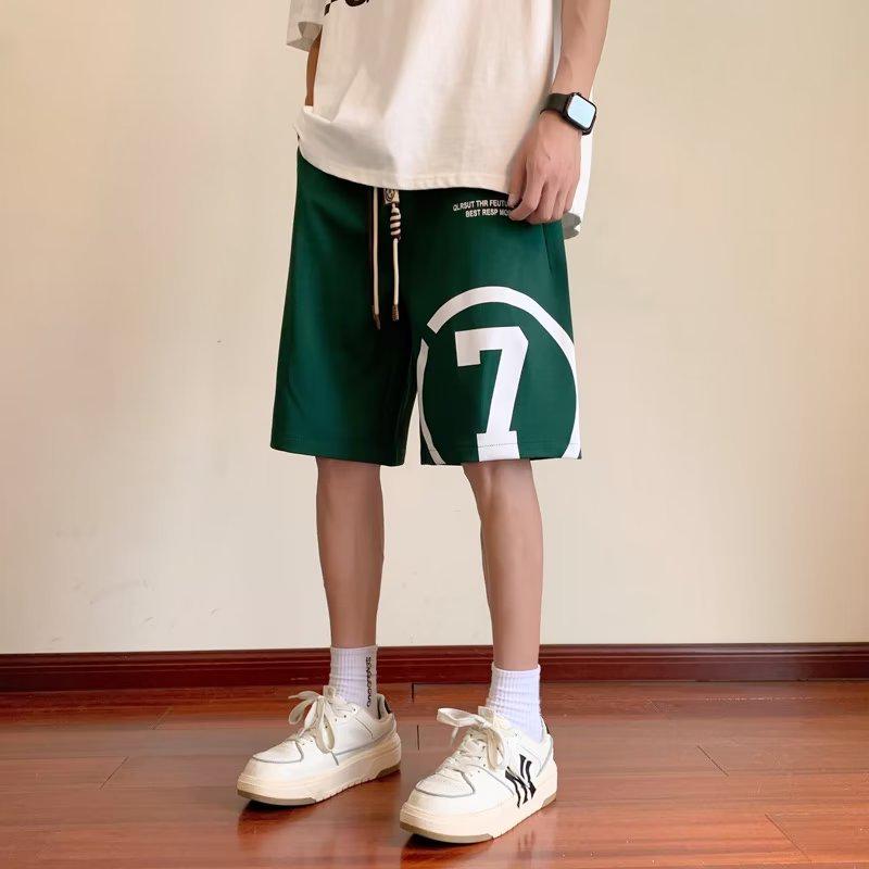 "Trendige Jungen-Basketballshorts - Locker, Mittellang, Lässiger Sportstil."