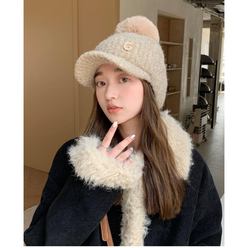 Cappello da donna autunnale e invernale caldo e resistente al freddo in maglia di filato con velluto spesso e protezione antivento per le orecchie, berretto a becco d'anatra