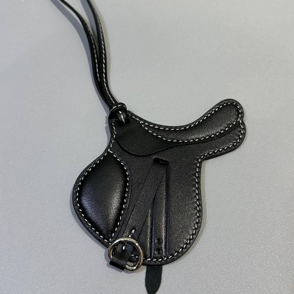 Hochwertiger Leder-Taschenanhänger, Satteltaschen-Anhänger, Niedlicher Auto-Schlüsselanhänger Luxuriös Handgefertigt Echtes Schafsleder Taschenzubehör