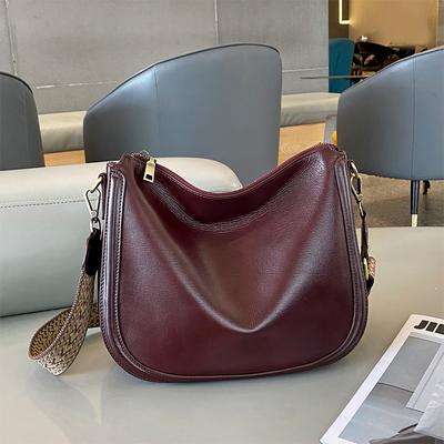 Nova Bolsa Transversal Versátil de Banda Larga e Alta Capacidade para Bolsa de Ombro de Couro Nicho Feminina, Bolsa Macia de Couro de Vaca Simples e Moderna