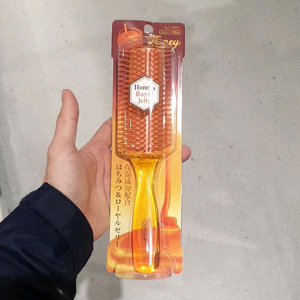 Nitori Honey Royal Jelly Round Brush