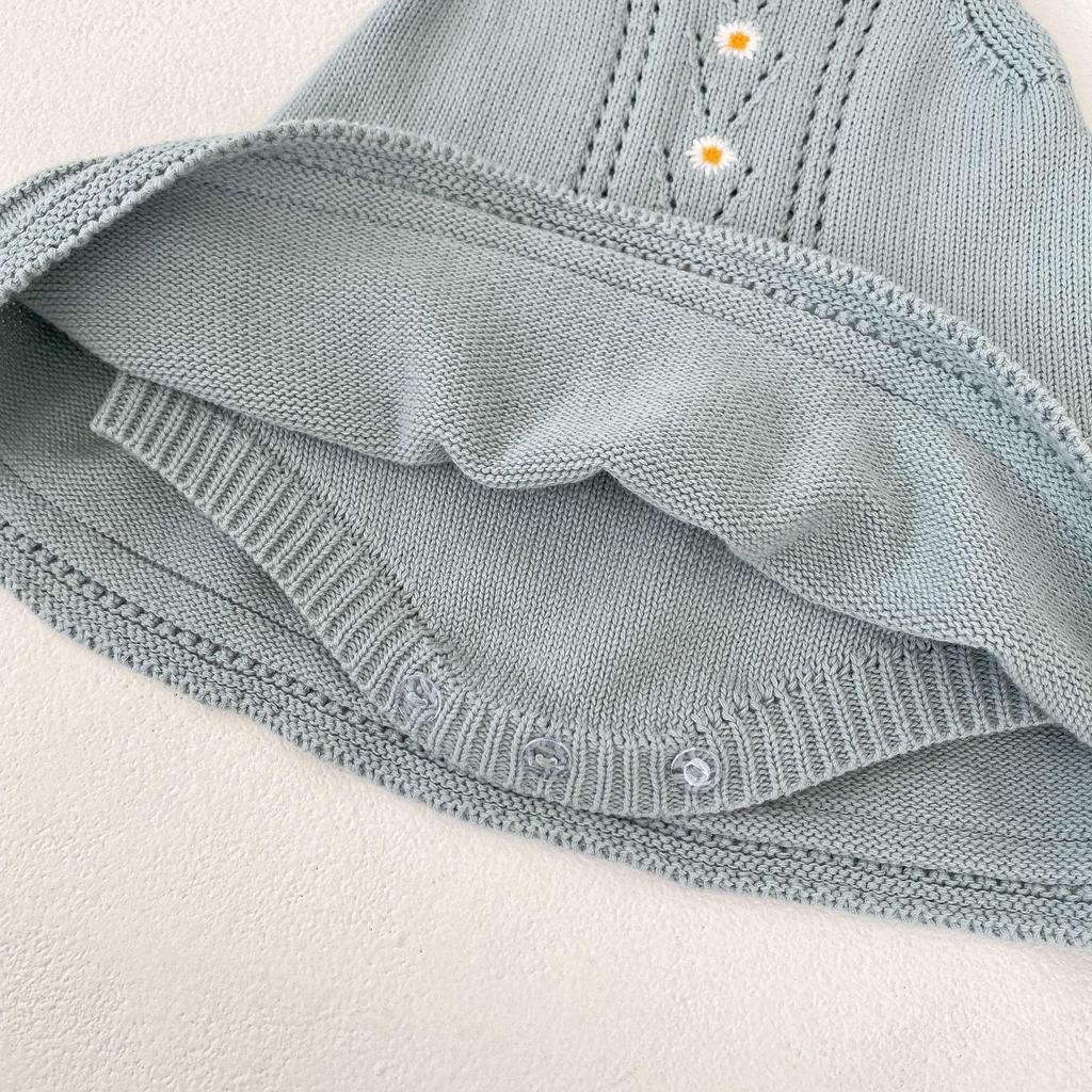 2025 Herbst/Winter Gänseblümchen-bestickte Strickjacke & Trägerkleid für Babymädchen