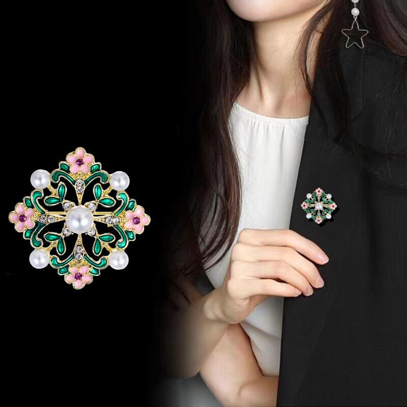 Fashion Drip Oil Pearl Palace Flower Hollow Brooches For Women Clothing Coat Party Accessries Gifts