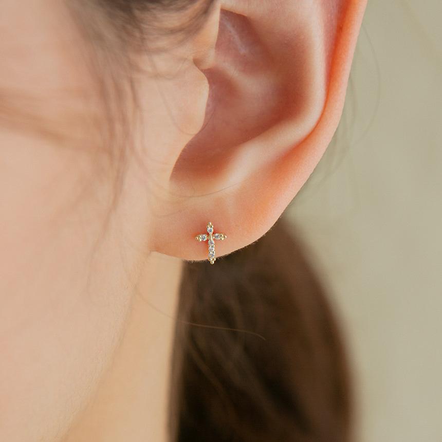 Lunne 14K Cubic Cross Earrings (14K Gold) #Es23