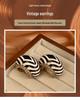 Gebrauchte Schwarz-Weiß C-förmige Zebra-Streifen Zirkon Ohrstecker - Vintage Europäisches Design